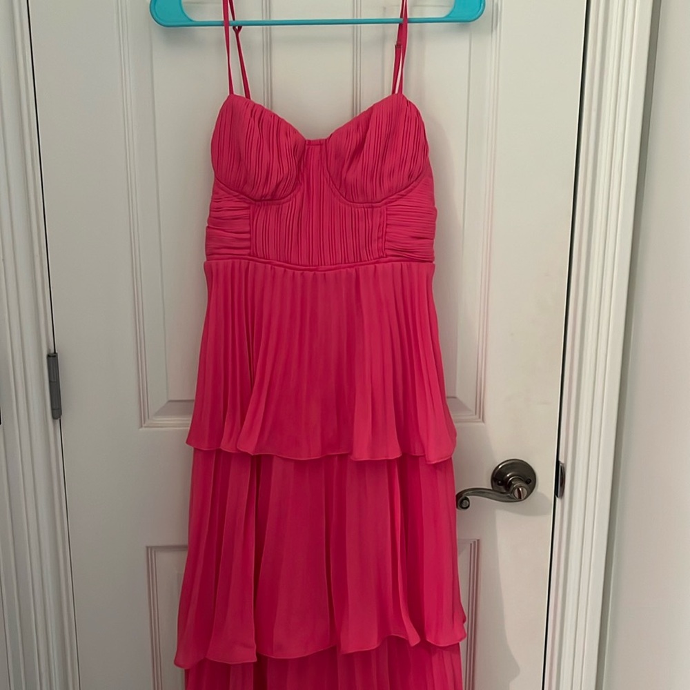 Lulus tiered pink mid dress adjustable straps size small